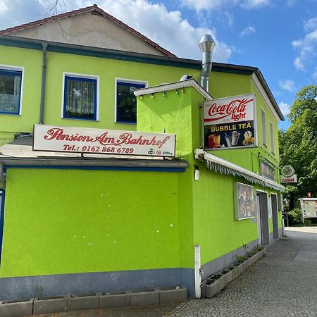 Pension Am Bahnhof Fürstenwalde Exteriör bild